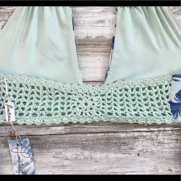 Frankie’s Bikinis Hawaiian Mist KOA Bikini Top - Picture 3 of 6